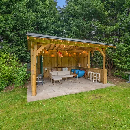 Big Barn - 16439 York