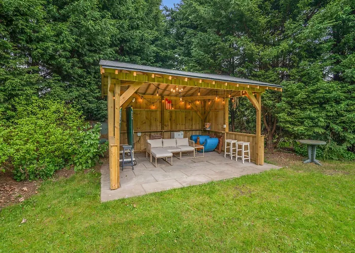 Big Barn - 16439 York